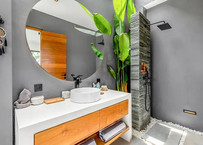 Villa The Wave Bali - Rooftop Pool, 2br Villa, Canggu (Bali)